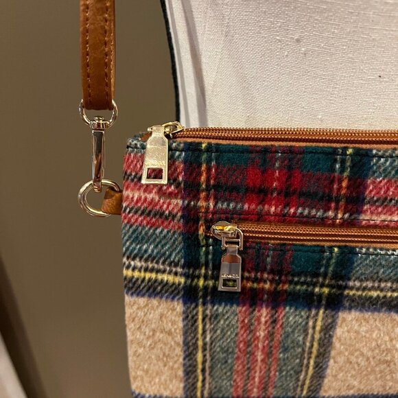 Jen & Co. Plaid Crossbody Clutch with gold zippers, detachable straps - Picture 2 of 10